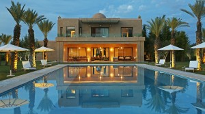 Luxurious contemporary villa. Beautiful spaces, high standard of comfort in big standing, than 20 minutes from Marrakech