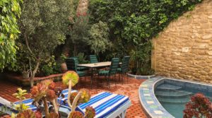 Magnifique riad situé dans la médina d’Essaouira. Le seul à proposer un vrai jardin avec piscine