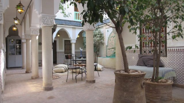 Magnifique riad de 7 chambres et deux patios. Hammam, très belle terrasse, idéalement bien placé dans la médina