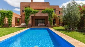 Charming villa in a private residence. Beautiful comfort, on a human scale and pleasant garden of 770 sqm