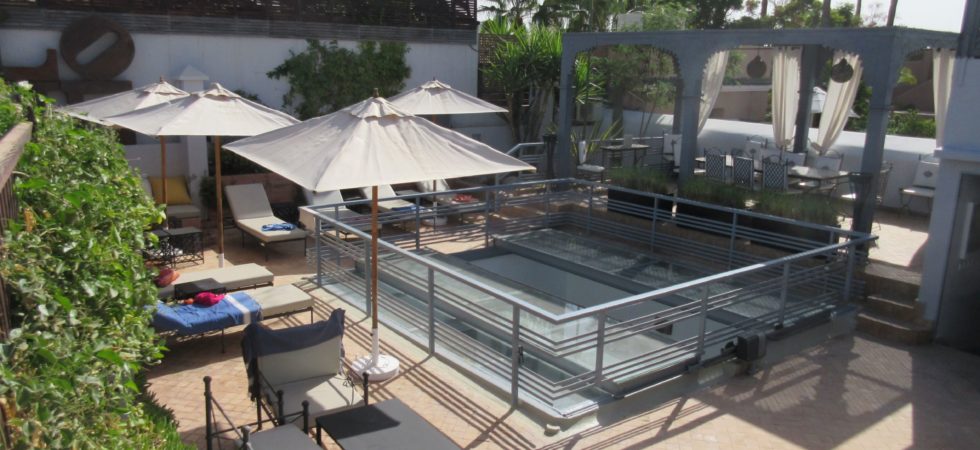Magnifique riad, piscine chauffée, hammam, fermeture patio verrière électrique, somptueuse terrasse et parking à 300 mètres