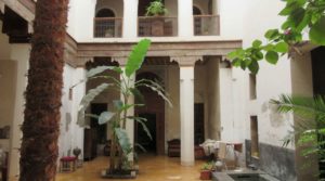 Authentic riad, very beautiful architecture, old elements, pool and car access