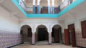 Riad to renovate, excellent district, car access