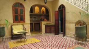 Charmant, traditionnel, dans un excellent quartier, accès voiture à 150 mètres
