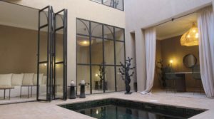 Magnificent riad, bright, pool, electric patio cover and car access