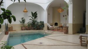 Magnificent riad, swimming pool, pool heated on the terrace, in an excellent district