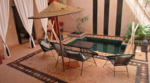 Riad de 4 chambres, bassin, Bon quartier, rendement locatif à penser