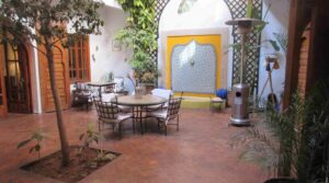 Authentic riad, guest house of 5 bedrooms, located in a good neighborhood